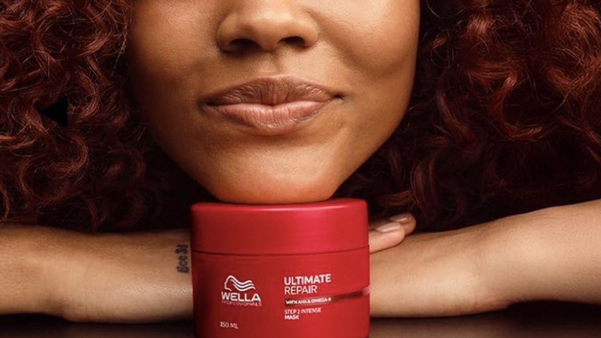 La maschera Wella dall’effetto straight on è il trattamento per capelli rovinati dal sole e dal mare da usare adesso (in sconto fino a domani)