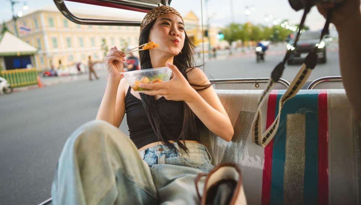 Cosa succede al microbioma quando viaggiamo? I cibi amici dell’intestino
