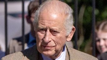 Re Carlo, la monarchia in pericolo per colpa di Meghan Markle e Harry: cosa dovrà fare