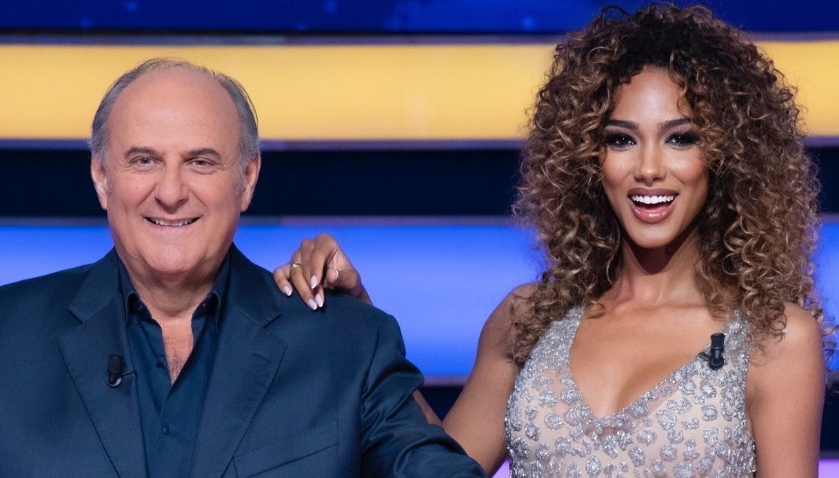 la ruota della fortuna samira nota una curiosa somiglianza mentre gerry le fa una confessione da Dilei.it la ruota della fortuna samira nota una curiosa somiglianza mentre gerry le fa una confessione