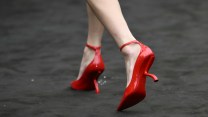 Sono le scarpe rosse il tocco da vera fashionista da aggiungere al guardaroba dell’estate 2026: quali puntare