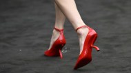 Sono le scarpe rosse il tocco da vera fashionista da aggiungere al guardaroba dell’estate 2026: quali puntare
