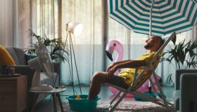 Staycation, la vacanza a casa è il trend 2026 (ma sotto c’è molto di più)