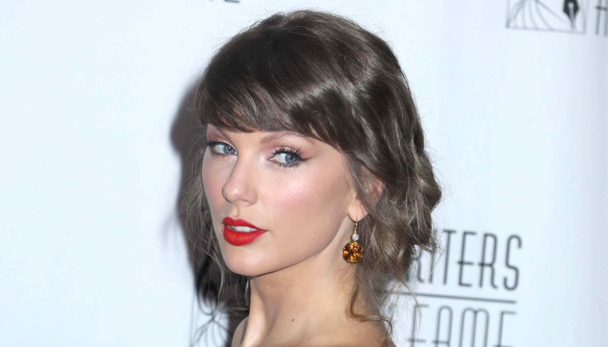 taylor swift cambia look il nuovo taglio riporta indietro nel tempo e i fan pensano gi224 a una nuova era da Dilei.it taylor swift cambia look il nuovo taglio riporta indietro nel tempo e i fan pensano gi224 a una nuova era