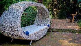 Daybed e amache, così il patio diventa il regno della siesta