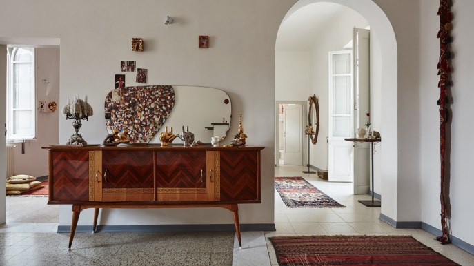 Un po’ casa un po’ atelier, dove vive in Italia l’artista Andrea de Carvalho