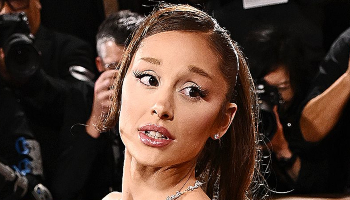 Ariana Grande si prende una pausa, l’addio alle scene dopo il tour