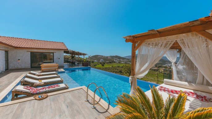 Portare fuori il comfort del salotto e vivere il bordo piscina come un resort