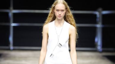 Il pettine della nonna diventa collana. Ed è l’accessorio che stravolge le regole della moda estate