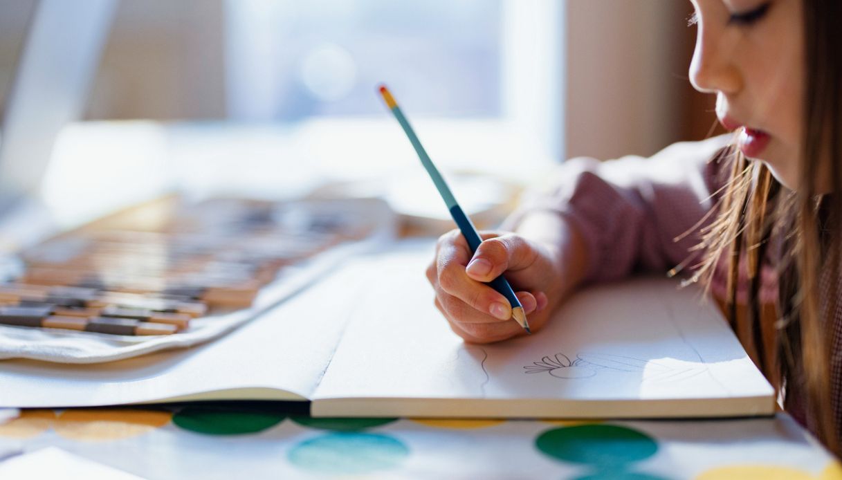 Bambini che disegnano