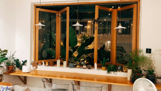 La finestra pass-through che trasforma il top in bancone bar