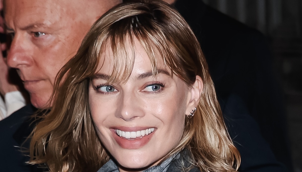 margot robbie il mini abito bianco ci riporta nella parigi anni 821760 da Dilei.it margot robbie il mini abito bianco ci riporta nella parigi anni 821760