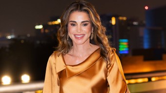 Rania di Giordania compie 56 anni ma nelle nuove foto dimostra 20 anni di meno