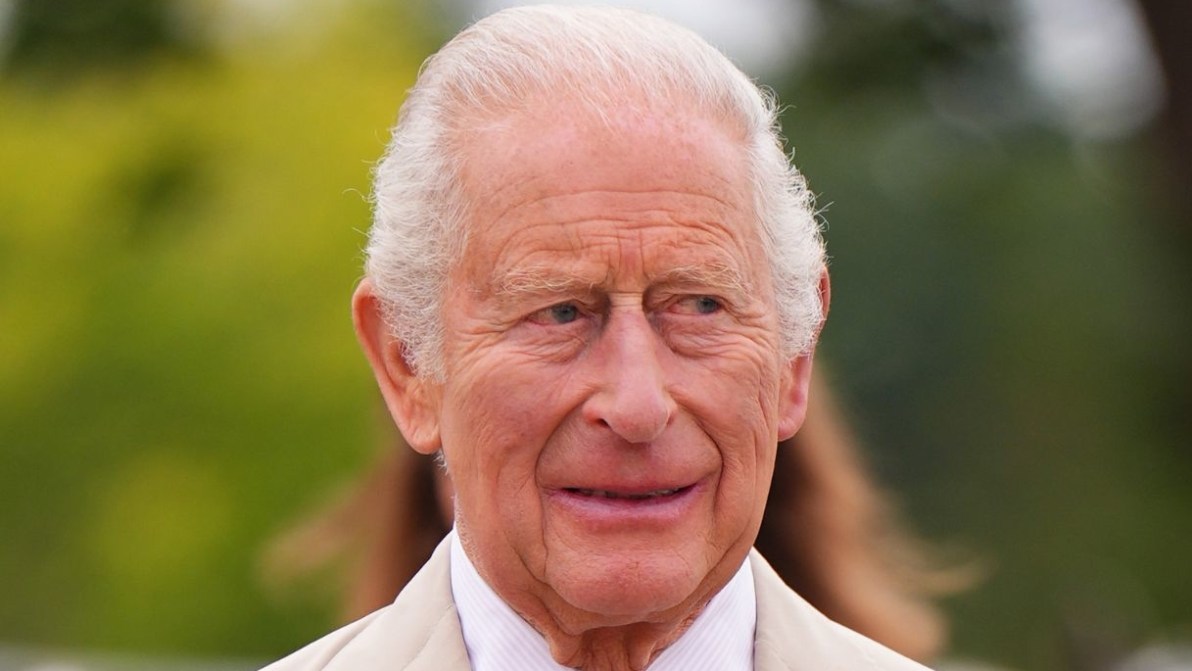 Re Carlo ha dato una regola a Meghan (e l’ha infranta): a rischio il riavvicinamento