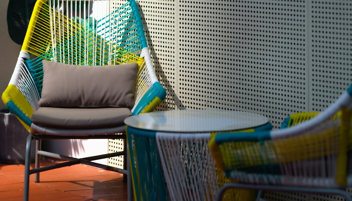 i tessuti tecnici vestono divani e sedute da giardino con la mano morbida dell8217indoor da Dilei.it i tessuti tecnici vestono divani e sedute da giardino con la mano morbida dell8217indoor