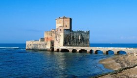 Torre Astura, l’affascinante fortezza militare costruita nel mare