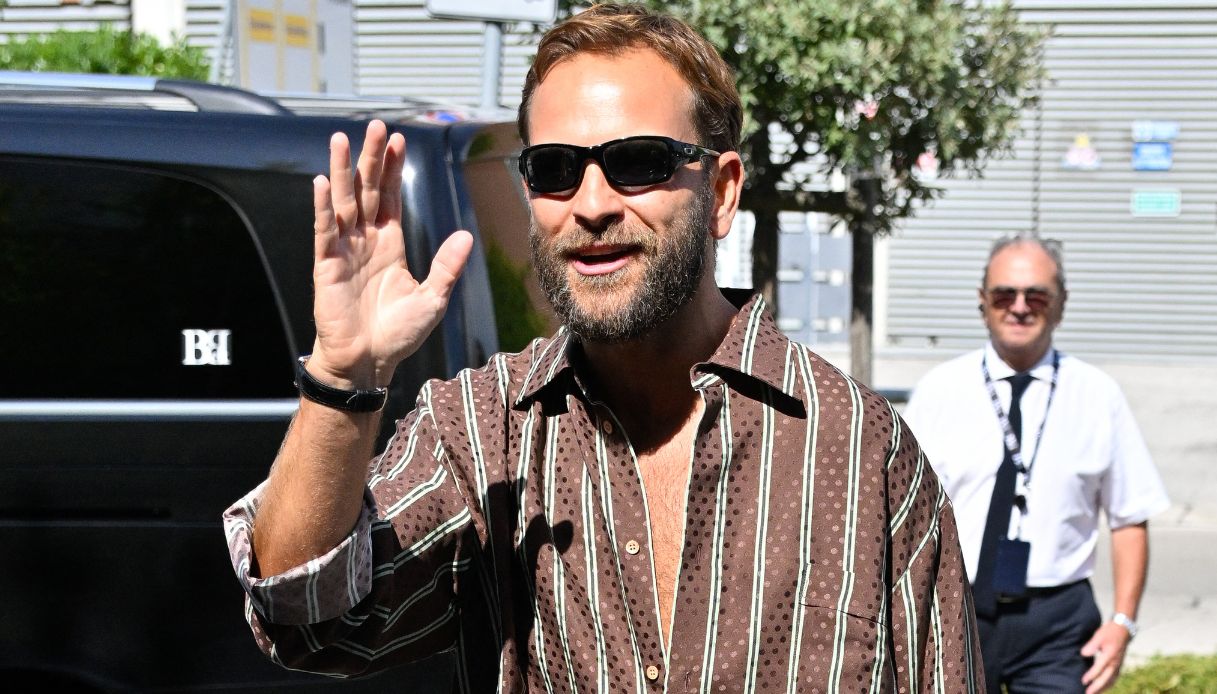 alessandro borghi incanta venezia 83 con un look da ragazzaccio da Dilei.it alessandro borghi incanta venezia 83 con un look da ragazzaccio