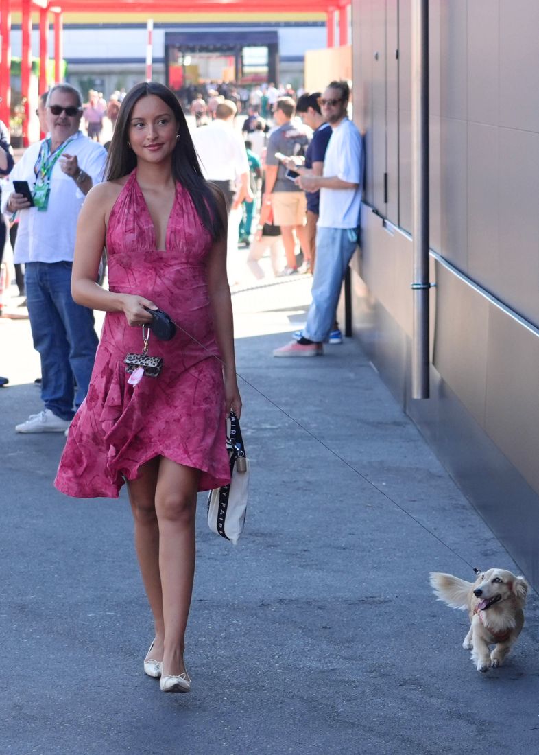 Alexandra Leclerc con abito Desigual