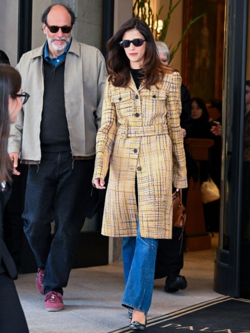 Benedetta Porcaroli anticipa l'autunno alla Milano Fashion Week 2026 con un cappotto a quadri, tr&egrave;s chic