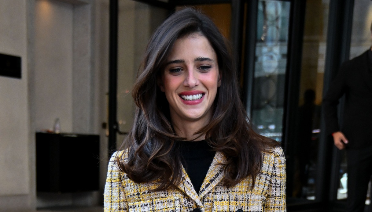 benedetta porcaroli anticipa l8217autunno alla milano fashion week 2026 con un cappotto a quadri tr232s chic da Dilei.it benedetta porcaroli anticipa l8217autunno alla milano fashion week 2026 con un cappotto a quadri tr232s chic