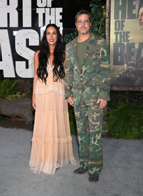 Brad Pitt con Ines de Ramon in completo mimetico celebra Heart of the Beast