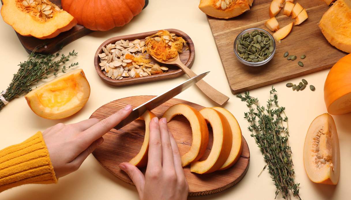 Butti sempre la buccia della zucca? Ecco cosa stai perdendo