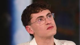 Tredici Pietro interpreta suo padre Gianni Morandi nel film su Lucio Dalla