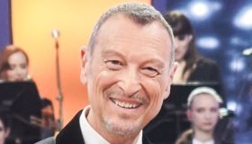 Amadeus torna ad Amici e sorprende su Maria De Filippi: “Con lei mi sento a casa”