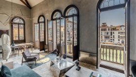 Ca’ Salviati a Venezia, in vendita per 5 milioni: design d’autore, giochi di luce e vista unica