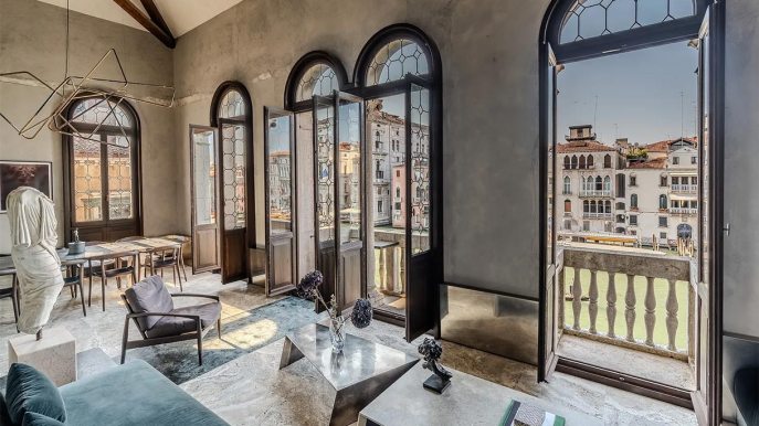 Ca’ Salviati a Venezia, in vendita per 5 milioni: design d’autore, giochi di luce e vista unica