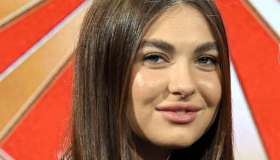 Chanel Totti, l’abito per le nozze di Ilary Blasi: pizzo bianco e scollatura