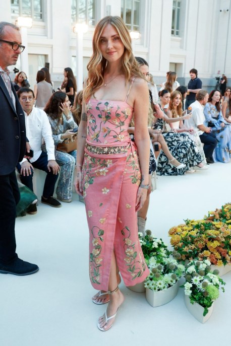 Chiara Ferragni incanta Madrid grazie ad un abito floreale dal sapore fiabesco