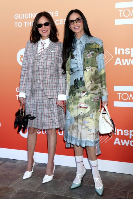 Demi Moore e Tallulah Willis incantano Los Angeles con la cravatta: il look matchy mamma-figlia