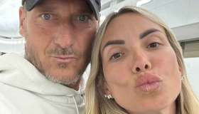 Francesco Totti e Noemi Bocchi, il messaggio di auguri per l’anniversario nel giorno delle nozze di Ilary