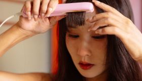 Come domare frangia e ciuffi ribelli al mattino in 3 minuti con la mini piastra che ti salva il look