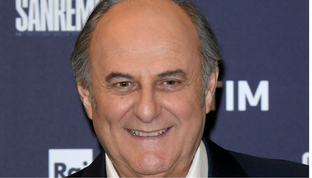 la ruota della fortuna gerry scotti si presenta in costume e per samira sta benissimo da Dilei.it la ruota della fortuna gerry scotti si presenta in costume e per samira sta benissimo