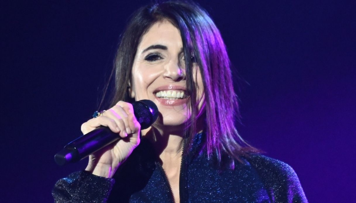 Giorgia in concerto spoilera l'ultimo singolo, Parafulmini: il video