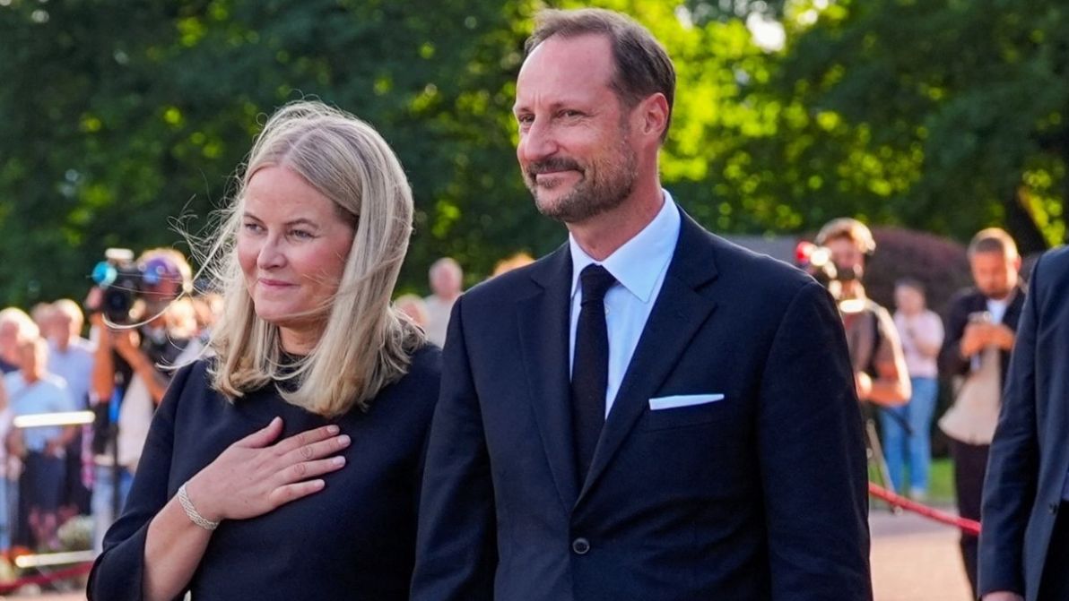 Mette-Marit malata, complicazioni improvvise. Il nuovo Re di Norvegia resta solo