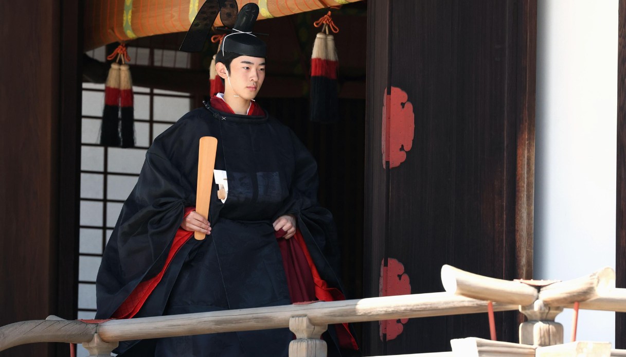 Il Principe Hisahito del Giappone alla cerimonia imperiale per il passaggio alla maggiore et&agrave;