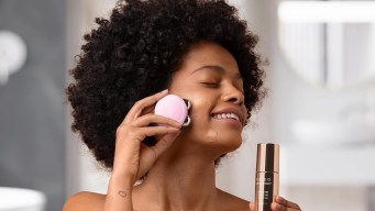 Il massaggiatore viso antirughe con microcorrente più venduto oggi è in sconto. E ti regala anche il siero per pelle perfetta