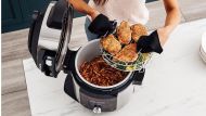 Sì, con il multicooker Ninja Foodi MAX puoi davvero smettere di cucinare (oggi al prezzo più basso)