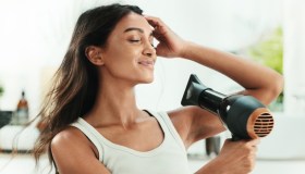 Addio piastra: il phon Made in Italy in sconto per la piega (liscia o mossa) da salone