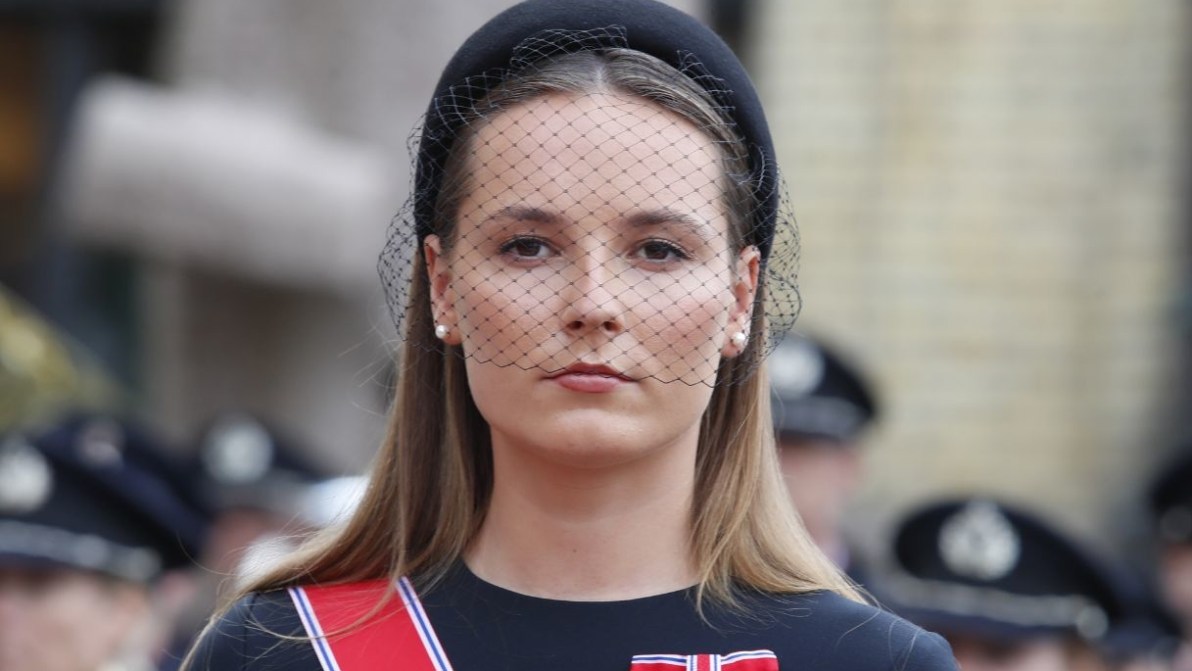 Ingrid Alexandra sostiene mamma Mette-Marit: il ruolo dell’erede al Trono