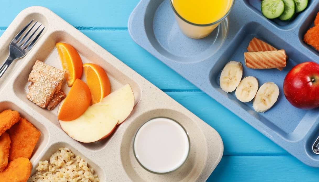 Come nasce un’intossicazione alimentare a scuola? E cosa deve succedere perché un alimento sia considerato sicuro?