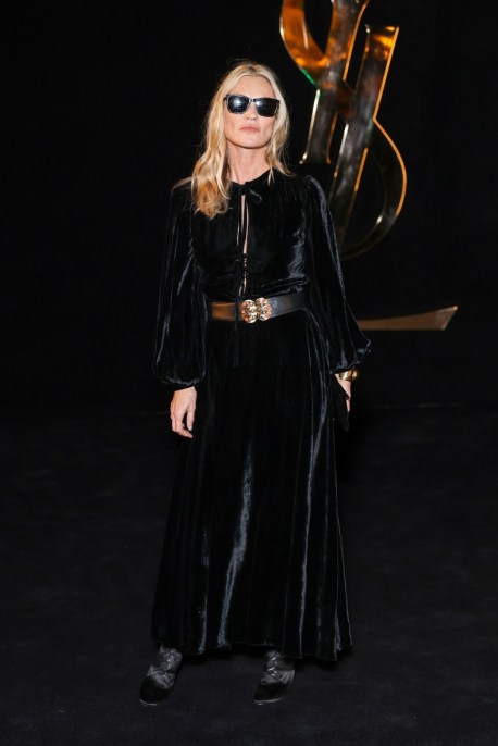 Kate Moss e Lila, mamma e figlia conquistano la Paris Fashion Week 2026 in total black