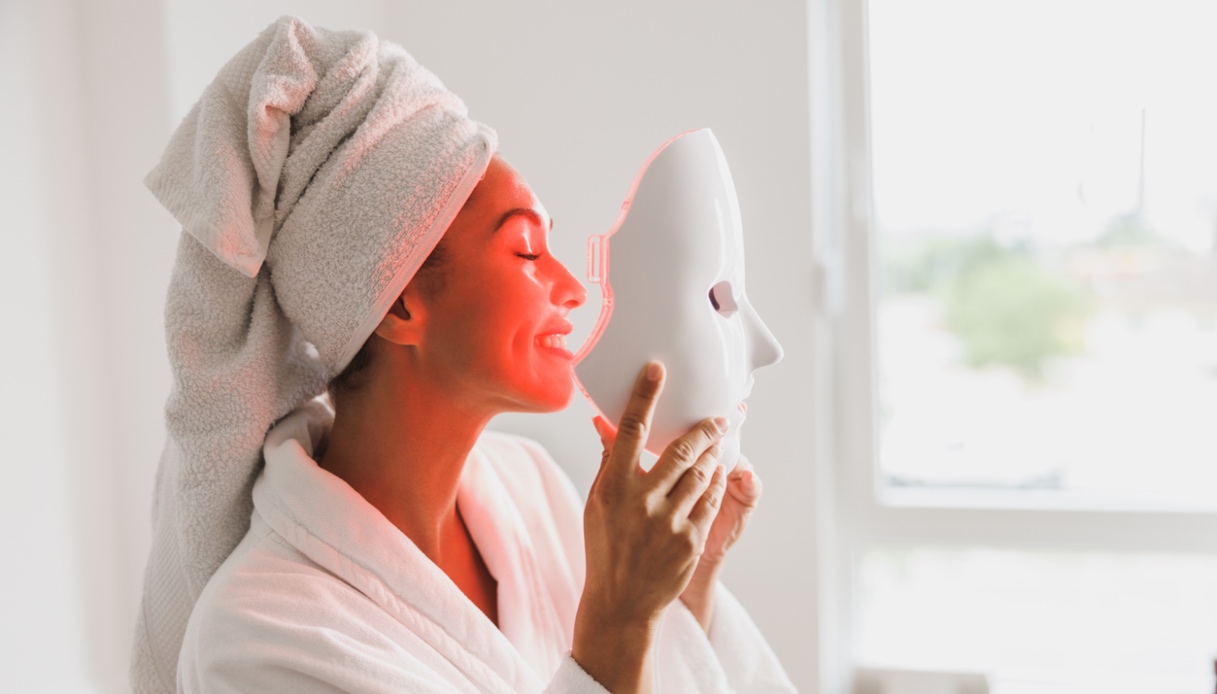 la maschera led cryo glow di shark che riduce rossori e acne 232 il colpo di fulmine beauty di settembre oggi in offerta da Dilei.it la maschera led cryo glow di shark che riduce rossori e acne 232 il colpo di fulmine beauty di settembre oggi in offerta