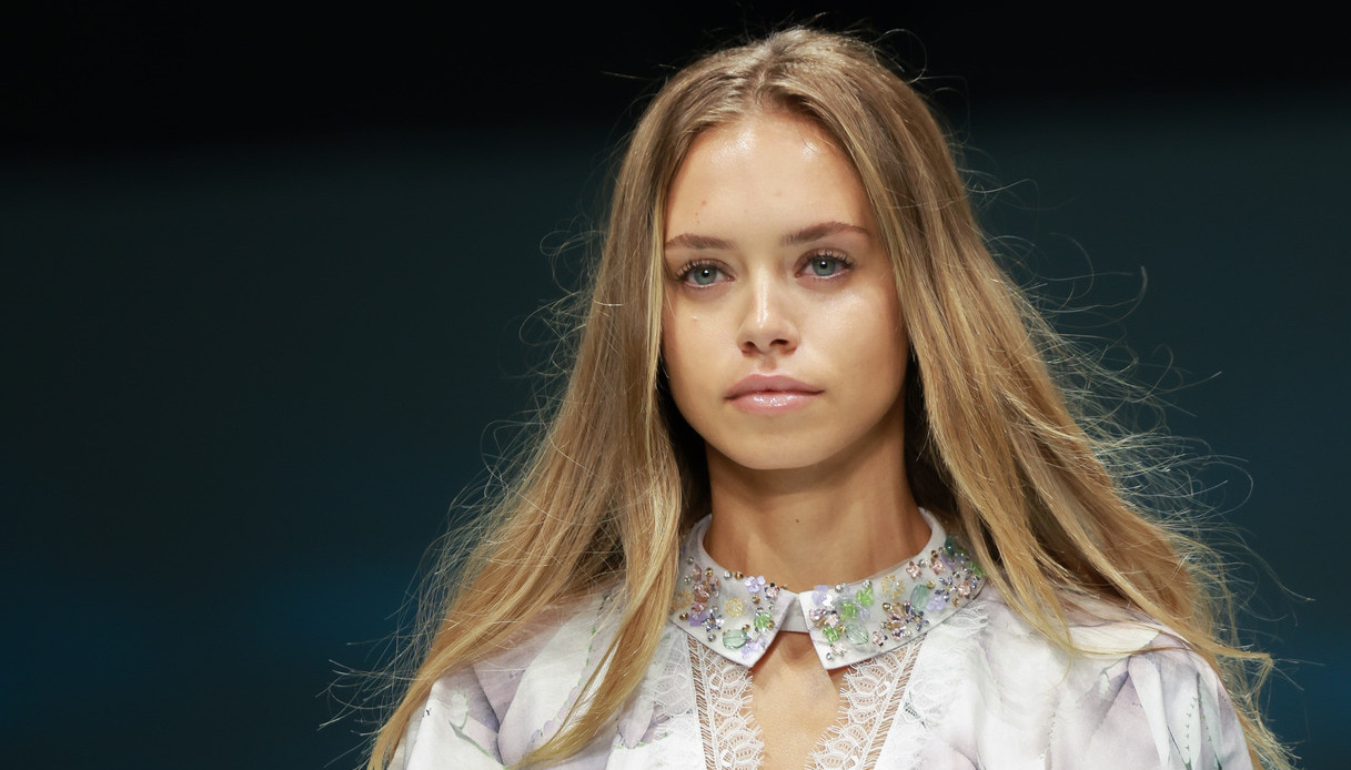 laila hasanovic alla milano fashion week 2026 prima sfila in passerella poi seduce con l8217abito in pizzo da Dilei.it laila hasanovic alla milano fashion week 2026 prima sfila in passerella poi seduce con l8217abito in pizzo