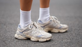 Sfoggiare una New Balance in autunno è sempre un’ottima idea. E oggi il modello iconico è in offerta