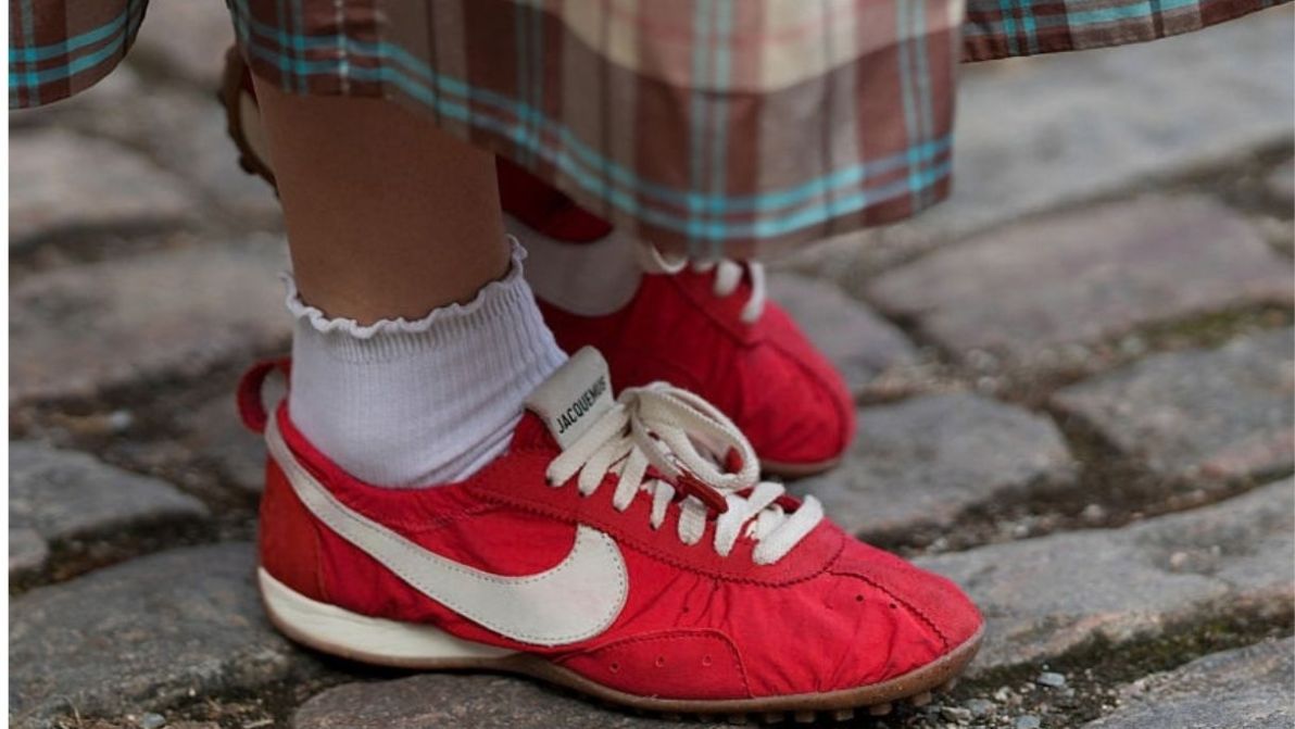 Le sneaker rosse sono le scarpe più desiderate dell’autunno