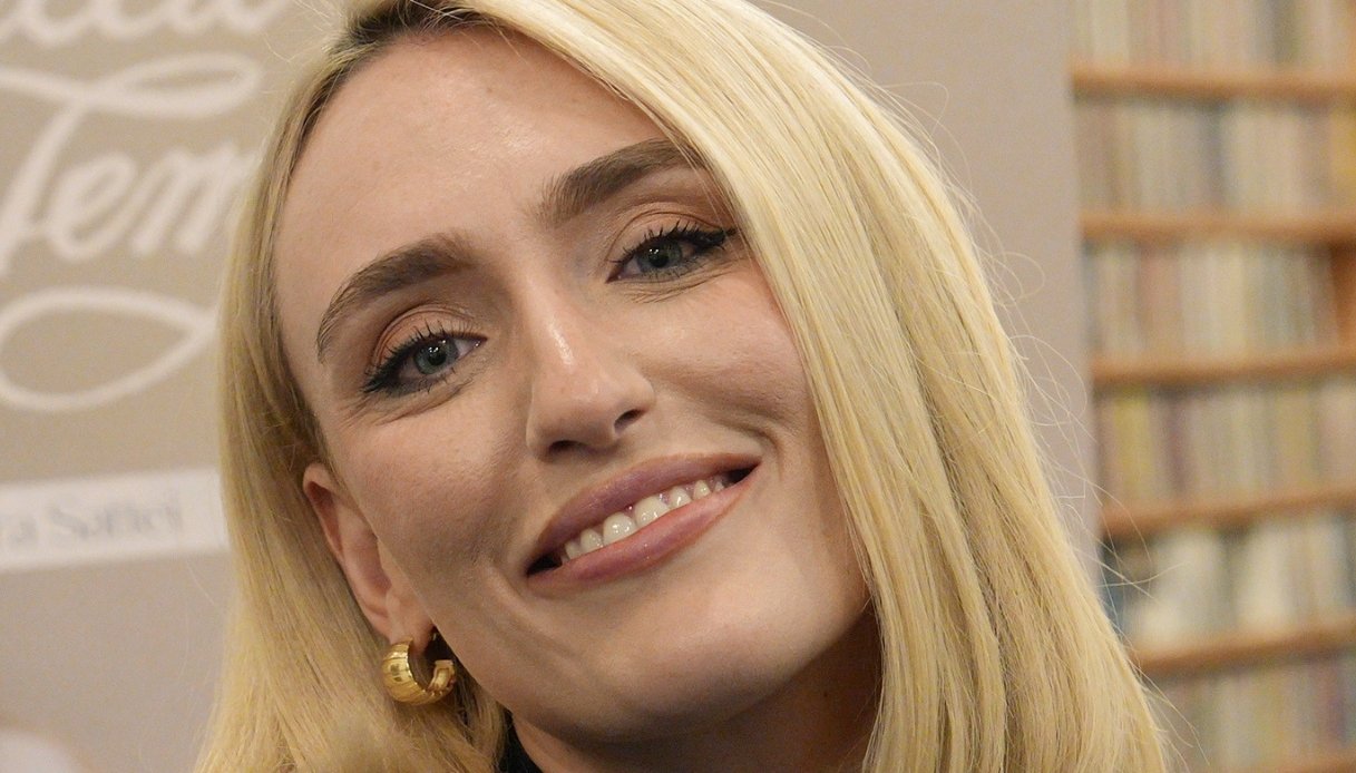 mara sattei sposa il segreto nelle nozze e l8217abito romantico di lei i dettagli pi249 belli da Dilei.it mara sattei sposa il segreto nelle nozze e l8217abito romantico di lei i dettagli pi249 belli